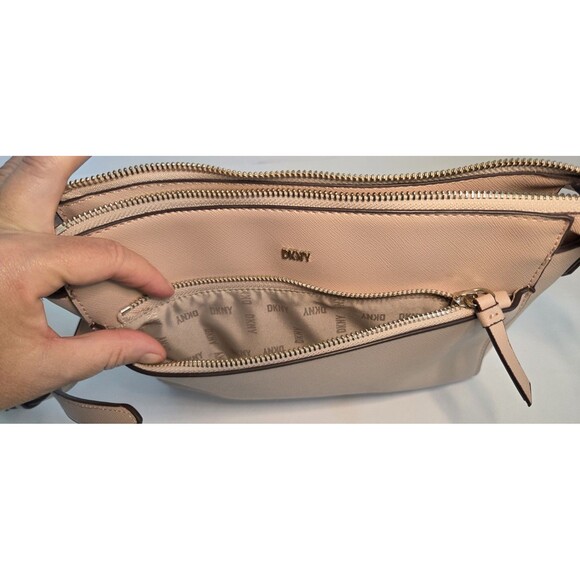 DKNY Baby Pink Faux Leather Crossbody w/Gold Accents Adjst Strap Great Condition - Picture 10 of 13